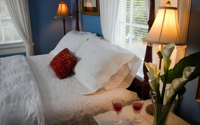 Lighthouse Inn Bed and Breakfast