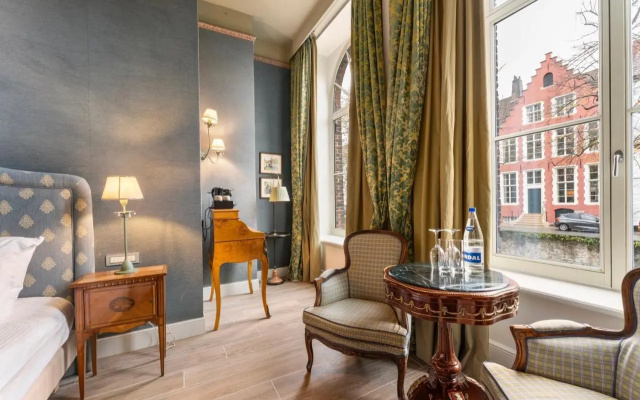 Bordeau Canal Suites