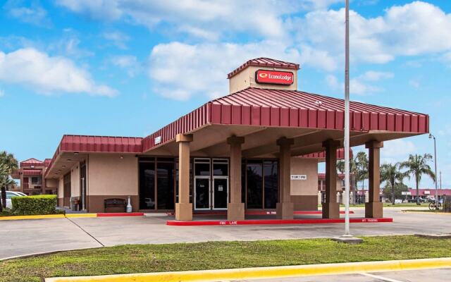 Отель Econo Lodge Кингсвилль вид на фасад