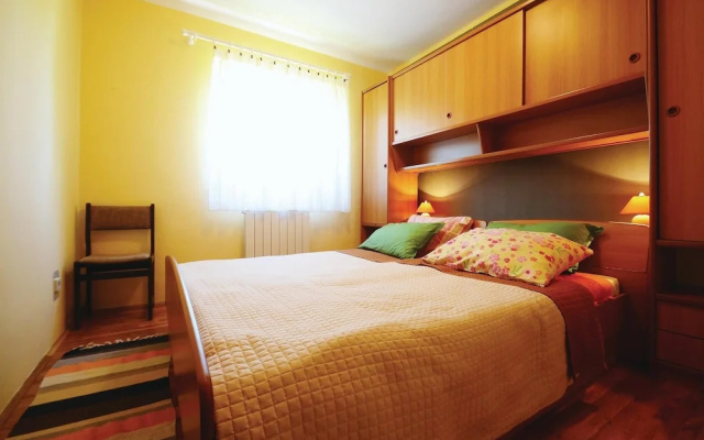 Awesome Home in Vinez With Wifi and 7 Bedrooms