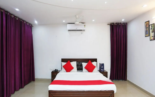 OYO 18648 Raj Inn