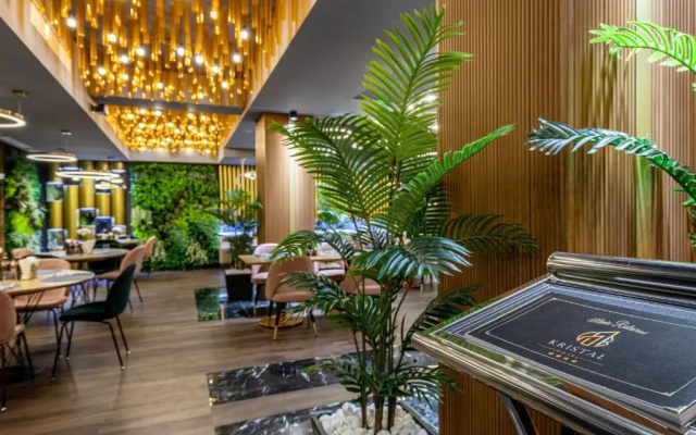 Kristal Hotel