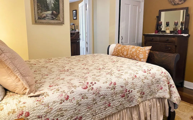 Colonial Beach Plaza Bed & Breakfast