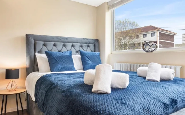 Spacious Sleeps 3 Ensuite Room In Twickenham TW7