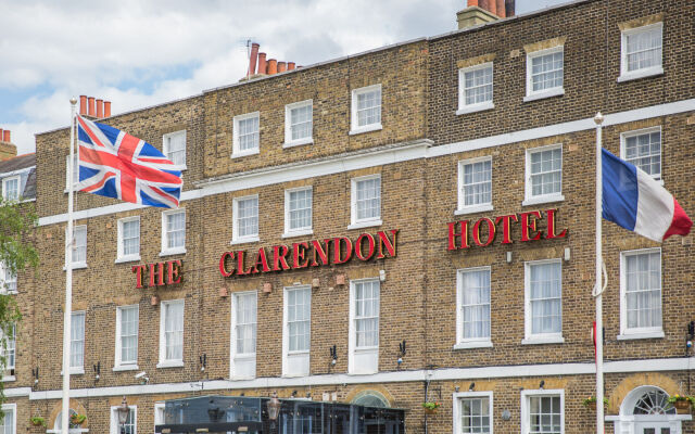 The Clarendon Hotel вид на фасад