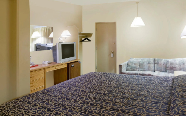 Canadas Best Value Desert Inn & Suites Cache Creek
