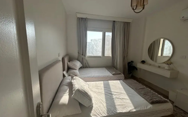 Cozy Retreat in Madinty & Work-Station