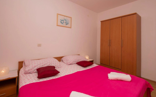 Nice Home in Makarska With Wifi and 2 Bedrooms