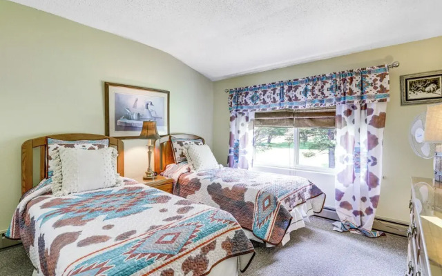 Carbondale Condo w/ Balcony & On-site Fly Fishing!