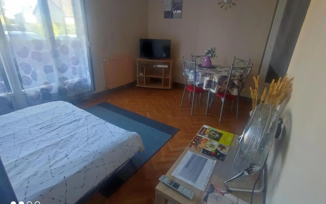 Studio En Rdc Avec Terrasse (Adults Only)