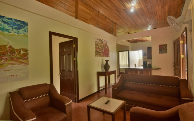 Casa Amarilla
