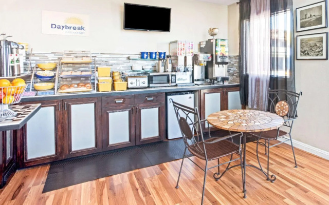 Cabana Inn & Suites