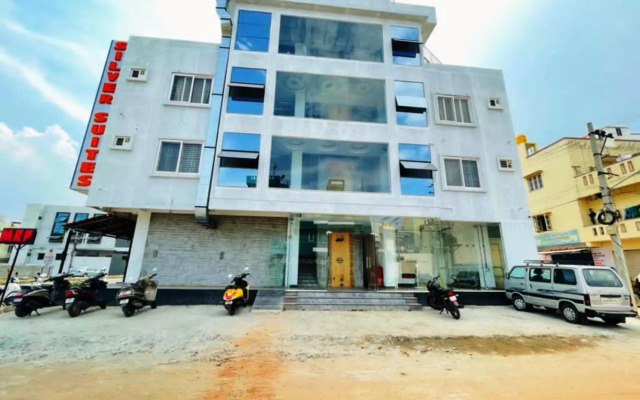 iROOMZ S Silver Suites