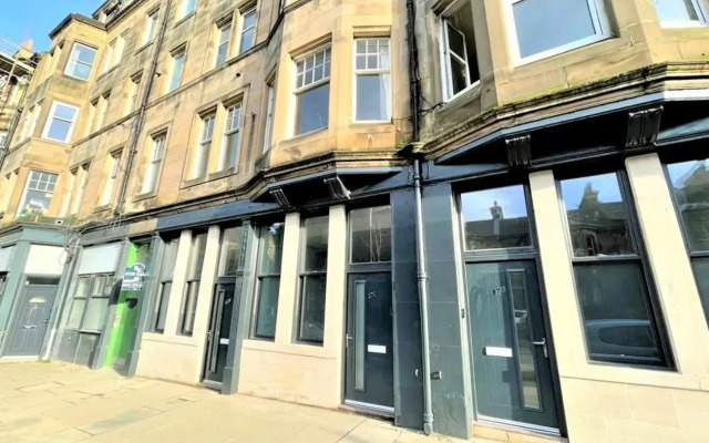 Trendy and Newly Reno'd 1 Bed Nr The Meadows