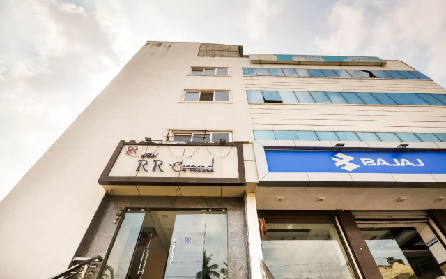 Capital O 69366 Hotel Rr Grand