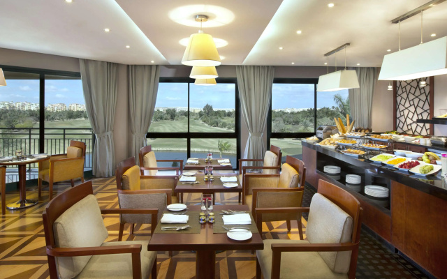 Курортный отель Hilton Pyramids Golf