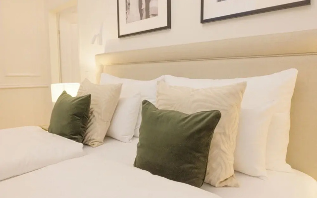 RAFAEL KAISER - Signature Apartments