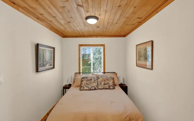 Rouge Cobb Mountain Hotel - Cabin 1