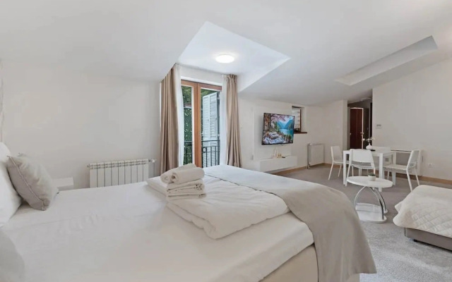 Carice Milice Old Town Residence