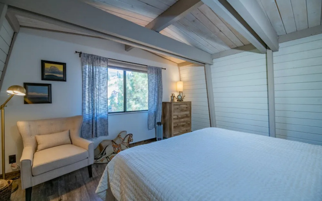 Moon View Cabin