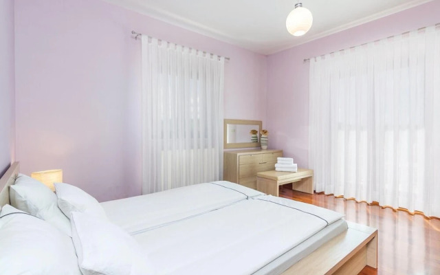 Beautiful Home in Buje With Wifi and 4 Bedrooms