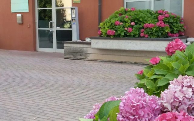 Vista Hotel & Residence