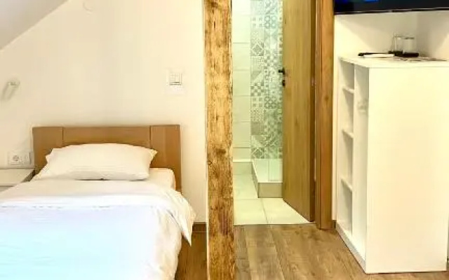 Petlov salaš rooms