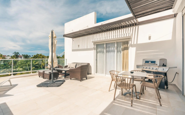 3br-penthouse w Jacuzzi Incl at Lake View