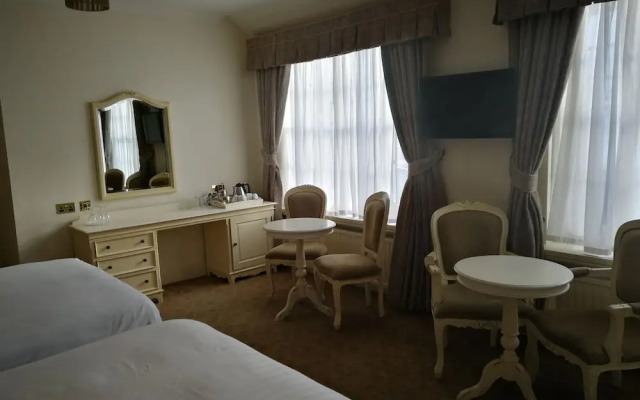 Feathers Hotel, Bar and Restaurant
