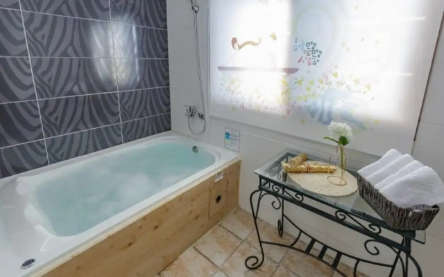 Gyeongju M and K Pool Villa Pension