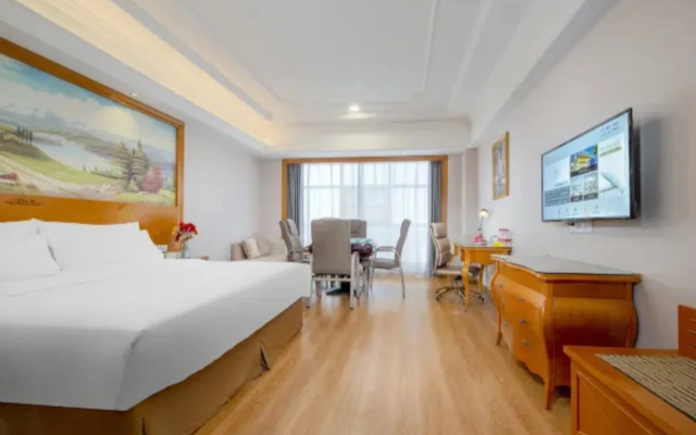 Vienna International Hotel (Xinyang Municipal Government Railway Station)