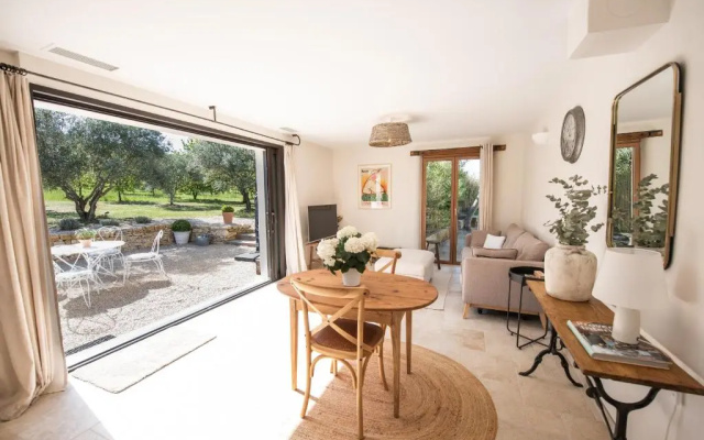 La Petite Ruche, 1 Bedroom Gite in the Luberon (Adults Only)