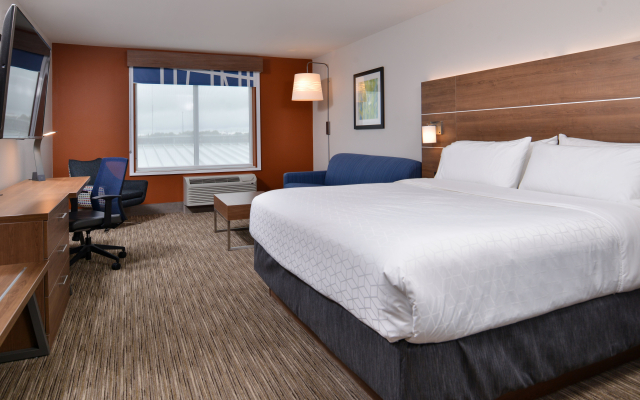Holiday Inn Express & Suites Marshalltown by IHG
