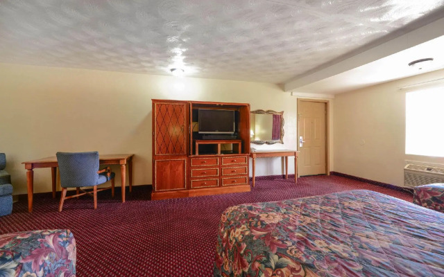 Econo Lodge Inn & Suites