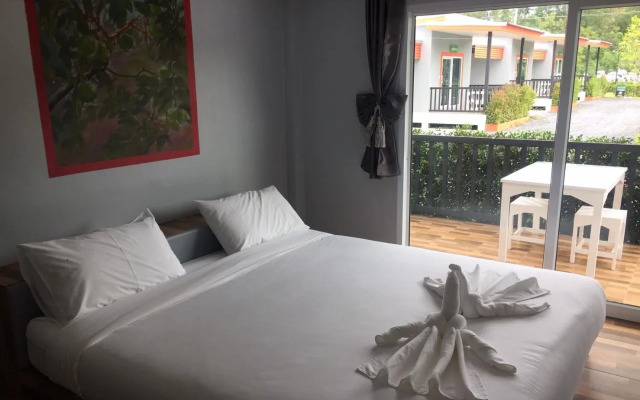 Baan Ruay Suk Resort, Lopburi
