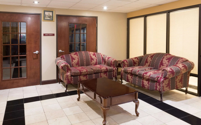 Super 8 by Wyndham Indianola