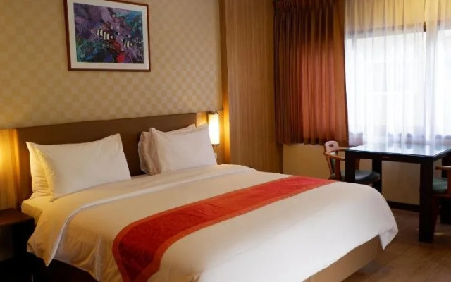 Dynasty Inn