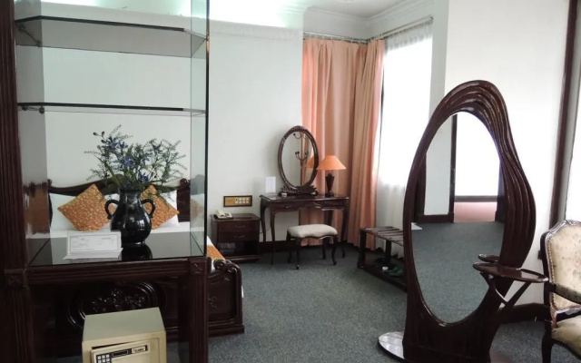 Trade Hotel