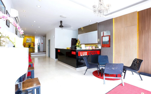 OYO 772 Lux Hotel