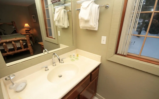 Mountainback #61, Den 2 Bedroom Condo