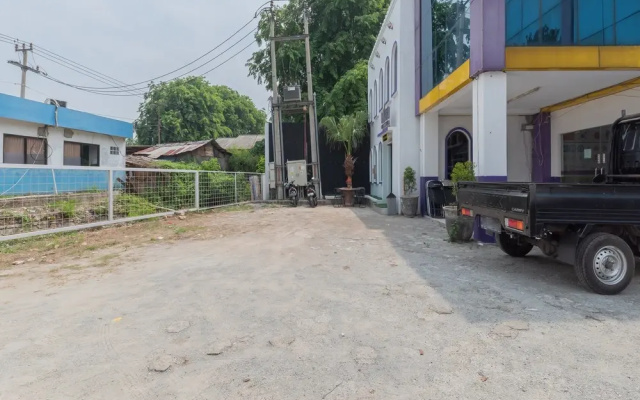 RedDoorz @ Jalan Pangkal Perjuangan Karawang