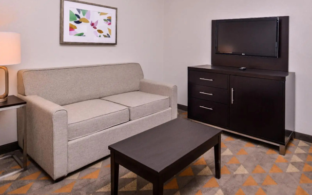 Holiday Inn & Suites Dallas-Addison by IHG