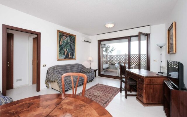 Апартаменты Large 3BR Eur Apartment комната для гостей