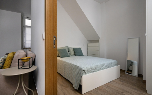 Red Door Flat by Trip2Portugal
