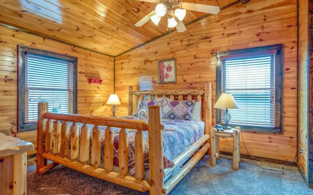 Standing Bear Lodge - Five Bedroom Cabin