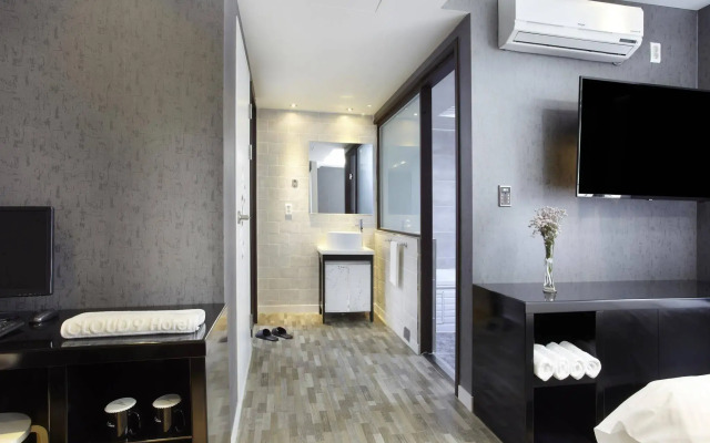 Cloud 9 Hotel