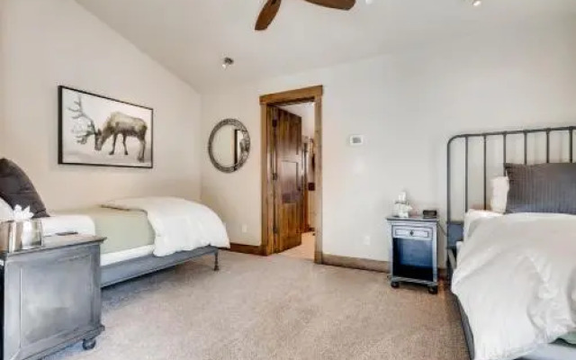 Chalet Tenmile Views Home
