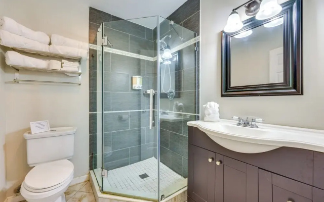 Pet-friendly Dtwn Stay: Steps to Nights of Lights