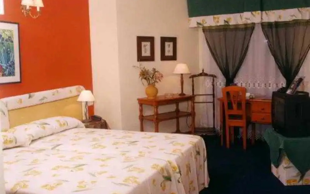 Hotel Reconquista