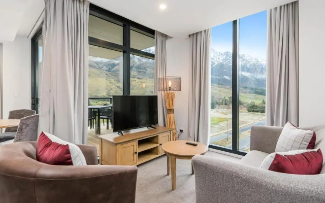Remarkables Garden Apartment 305